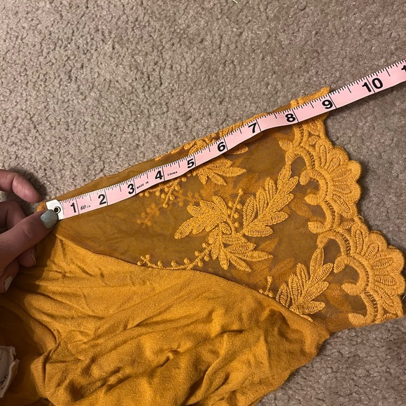 Clyde and Baxter golden yellow blouse - Picture 8 of 9